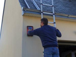 Le Radar HILTI X-SCAN PS1000 sert à scanner les matériaux minéraux tels que le béton et la maçonnerie. Il permet de détecter les ferraillages et les vides jusqu'à 30 cm de profondeur.