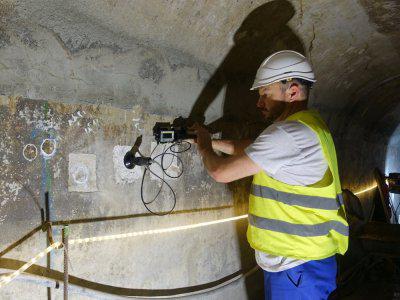 Le testeur d'adhérence DEFELSKO POSITEST AT-M permet de caractériser l'adhérence d'un support par arrachement de plots.