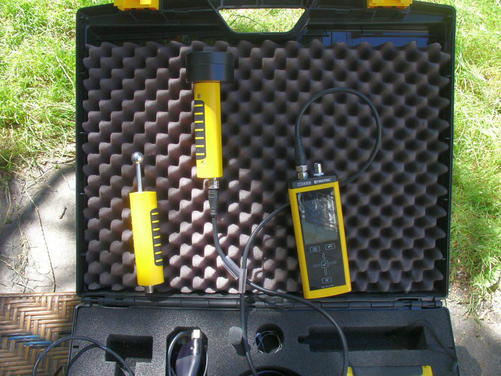 Les testeurs d'humidité TROTEC diélectrique et à micro-ondes permettent de localiser l'humidité en surface et en profondeur (à 30 cm).